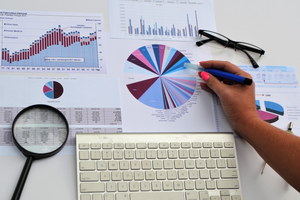 Business Plan bagi startup-business-woman-working-on-a-strategy-plan-for-her-new-business-data-plot-flat-lay-logistic-business_t20_ZVd1AR Business Plan bagi startup-business-woman-working-on-a-strategy-plan-for-her-new-business-data-plot-flat-lay-logistic-business_t20_ZVd1AR